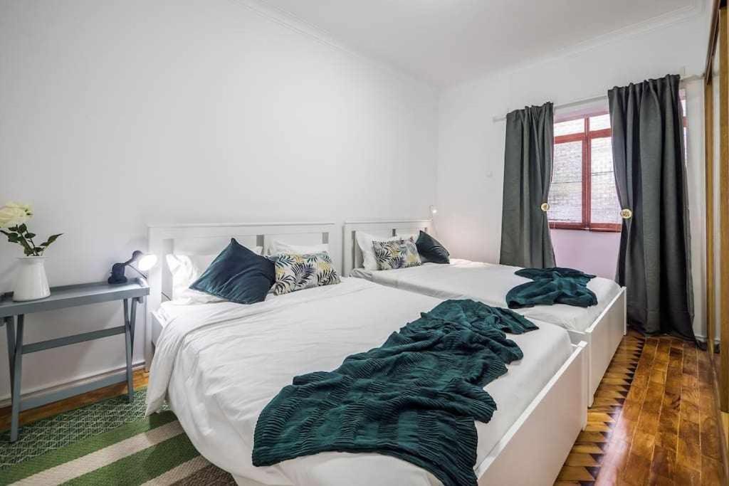 Apart Lisboa Confortavel 2 Quartos Com Terraco Odivelas  Exterior photo